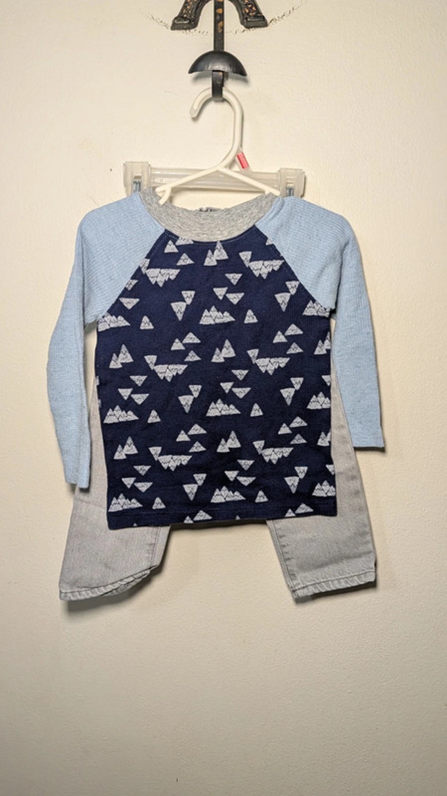 Cat & Jack Blue Thermal Top + Children Place Gray Skinny Jeans Boys Size 2t